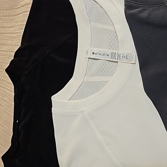 Set of 3 ATHLETA Momentum tees size XS - Picture 4 of 10